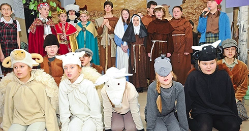 We franciszkańskich jasełkach wzięło udział 30 uczniów