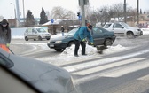 Mrozy i śnieżyce zagrażają życiu