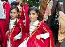    Dzieci czeczeńskich uchodźców stworzyły w Lublinie zespół tańca, prezentujący ich narodowe tradycje