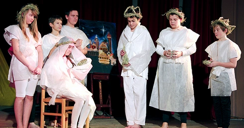  Koło teatralne ze Szkoły Podstawowej im. ks. Jerzego Popiełuszki w Radnicy otrzymało wyróżnienie i jedną z nagród biskupa diecezji zielonogórsko- -gorzowskiej