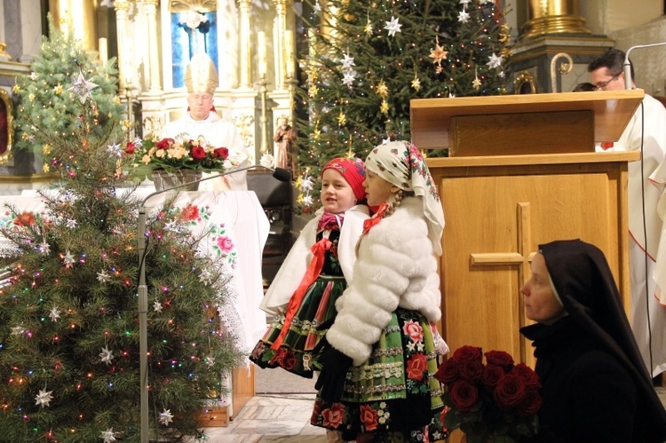 Z okazji odpustu małe łowiczananki wyśpiewały życzenia, by każdy został świętym