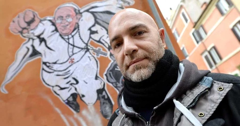 Usunięto mural z Franciszkiem "Supermanem"