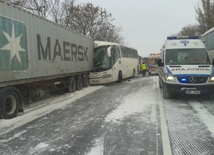 Po zderzeniu autokaru z tirem przez kilka godzin powstały utrudnienia w ruchu na krajowej siódemce