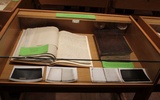Pełna konserwacja obiektów objęła karty rękopisów i oprawę.