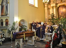 Msza św. pogrzebowa pod przewodnictwem bp. Marcinkowskiego została odprawiona w kościele św. Dominika na płockich Górkach