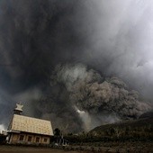 Erupcja wulkanu, są ofiary śmiertelne