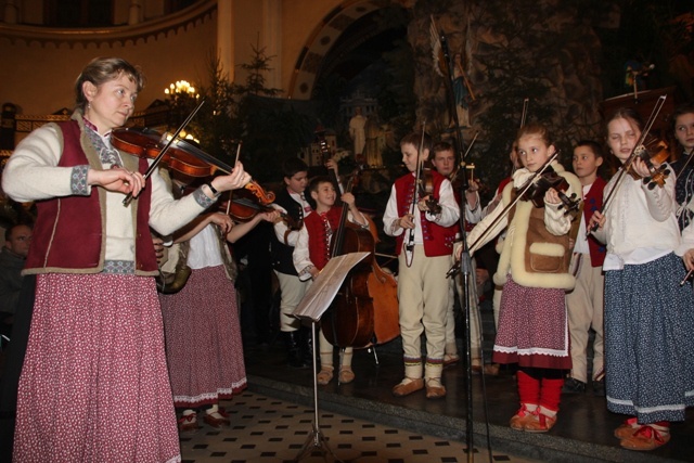 Koncert Józefa Skrzeka i górali dla Stecówki