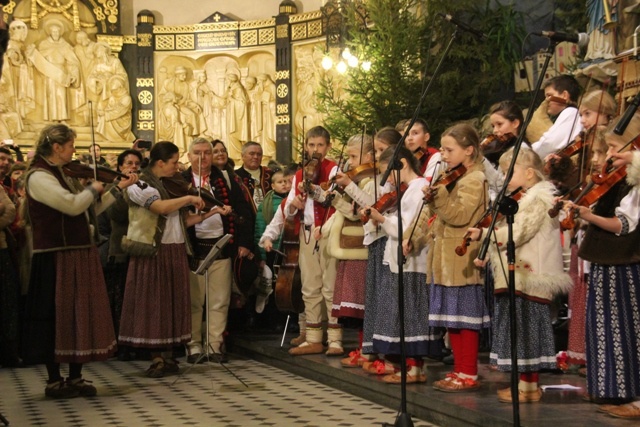 Koncert Józefa Skrzeka i górali dla Stecówki