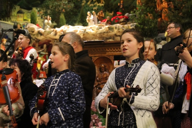 Koncert Józefa Skrzeka i górali dla Stecówki