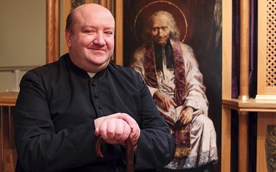 – Czułem, jak Pan Bóg mnie oczyszcza i ogołaca. Ale ta pustynia dodała mi skrzydeł – wyznaje  ks. Marek Antosz. Diagnoza: noga Charcota, zaćma