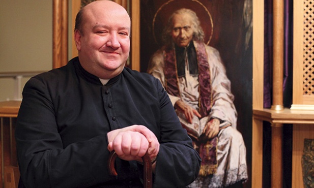 – Czułem, jak Pan Bóg mnie oczyszcza i ogołaca. Ale ta pustynia dodała mi skrzydeł – wyznaje  ks. Marek Antosz. Diagnoza: noga Charcota, zaćma