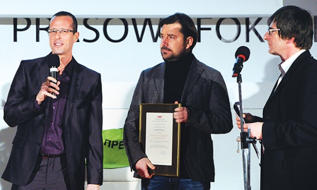 Dziennikarze Nissan Tzur (z lewej) i Wojciech Surmacz otrzymali od SDP nagrodę Watergate za najlepszy tekst śledczy 2013 r. Jednak pod naciskiem niemieckiego wydawcy musieli przeprosić za to,  że w swoim artykule napisali prawdę