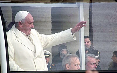  Papież Franciszek  podczas audiencji generalnej