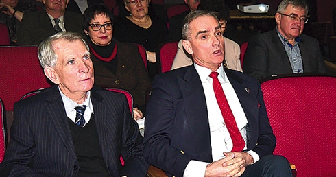  O kultywowaniu tradycji sympozjalnej poświęconej katolickiej nauce społecznej mówił senator RP Jan Maria Jackowski (z prawej)