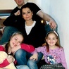  Irena i Rafał Wojtkiewiczowie są małżeństwem od 13 lat. Mają dwie córki Zosię (11 lat) i Marysię (6 lat) 