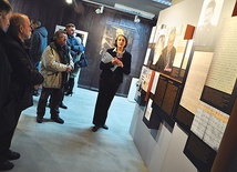  Uczestnicy obchodów 69. rocznicy Tragedii Górnośląskiej mogli obejrzeć wystawę poświęconą ofiarom łambinowickiego obozu z lat 1945–1946. Opowiadała o niej dr Renata Kobylarz-Buła, wicedyrektor CMJW
