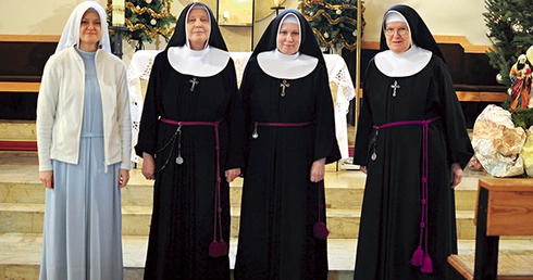  Siostry w kaplicy Zmartwychwstania Pańskiego. Od lewej: s. Anna, s. Jadwiga, s. Helena i s. Teresa