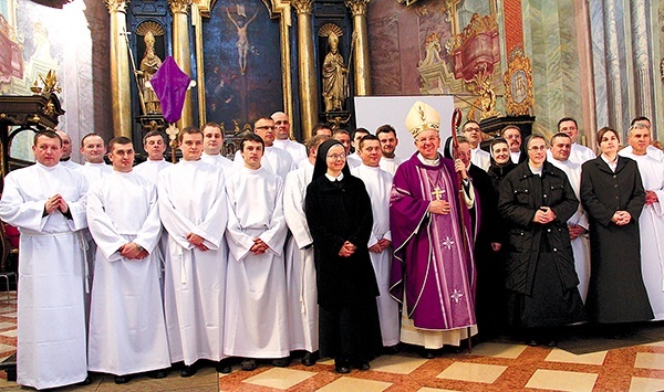  Każdy kurs kończy się uroczystą Mszą św. z udziałem arcybiskupa 