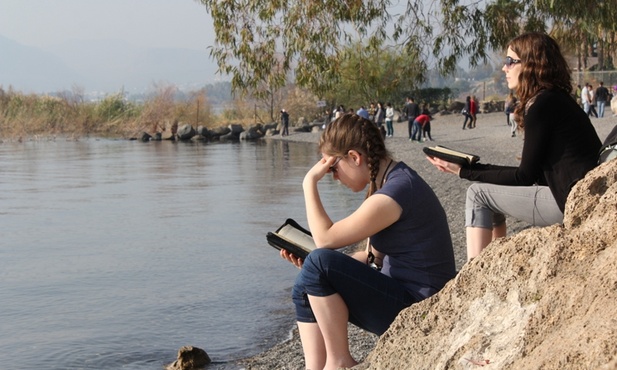 Z Biblią w ręku na Ziemi Jezusa