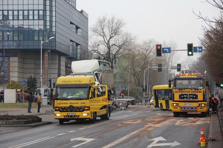 Wypadek autobusu w Katowicach