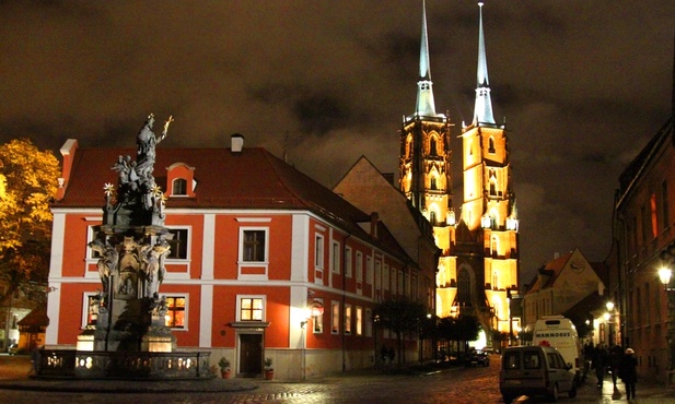 Książka zawiera ponad 30 legend dotyczących Ostrowa Tumskiego