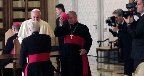 Bp Henryk Tomasik podczas spotkania z papieżem Franciszkiem