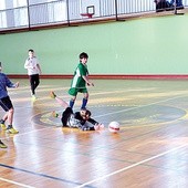  Bramkarz w środku pola gry to dowód, z jaką ofiarnością zawodnicy walczyli o każdą piłkę