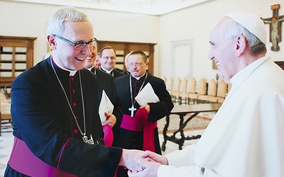 Bp Piotr Libera rozmawiał z papieżem Franciszkiem w czasie audiencji w bibliotece Pałacu Apostolskiego 3 lutego