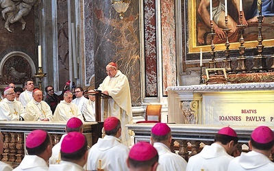 Podczas wizyty w Watykanie polscy biskupi modlili się m.in. przy grobie bł. Jana Pawła II
