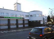 Radomskie CPR znajduje się w centrum miasta przy ul. Traugutta 57, w budynku Komendy Miejskiej Państwowej Straży Pożarnej