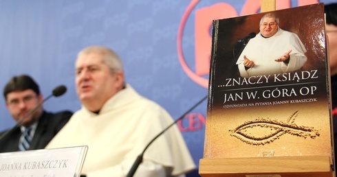 To nie jest książka o sfrustrowanym księżulku