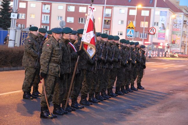 Bp Dajczak: Krzyż ma twarz Boga