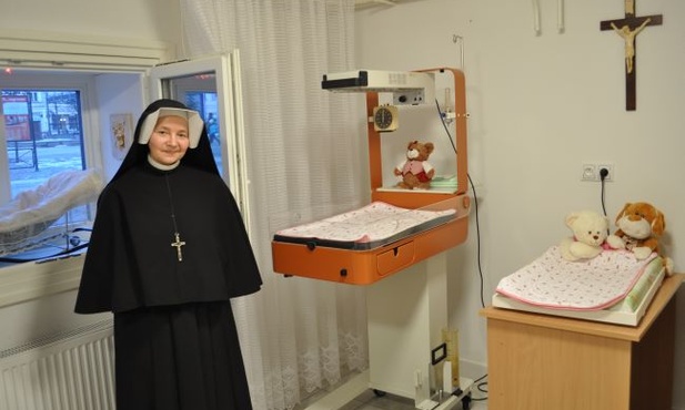 Za okno życia przy płockim sanktuarium na Starym Rynku jest odpowiedzialna s. Lucjana 