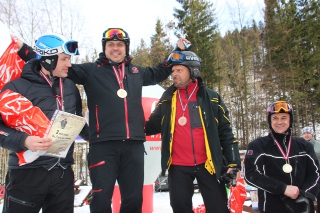 Z kolejnym pucharem ks. Grzegorz Szwarc, a na podium także: ks. Damian Copek i ks. Marek Pszczółka 