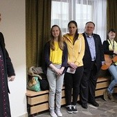 W Brennej biskupa Romana Pindla przywitali stypendyści Fundacji "Dzieło Nowego Tysiąclecia"