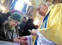 Biskup Ignacy Dec podczas liturgii
