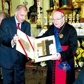 Prezydent R. Dutkiewicz wręczył kardynałowi Europejski Krzyż Pokoju – Krzyż św. Edyty Stein
