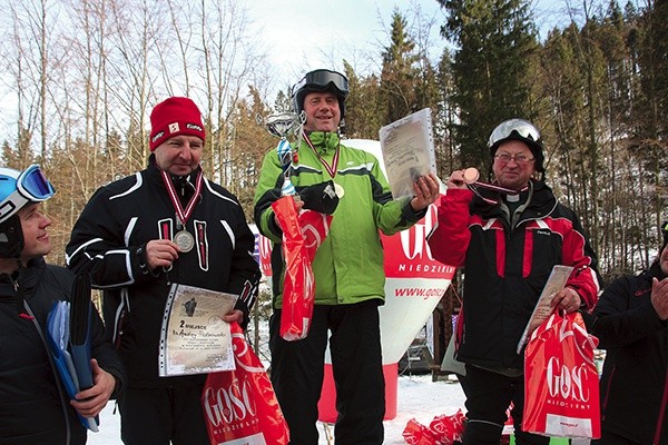  Na podium stanęli m.in. ks. kan. Andrzej Piotrowski z Mesznej i ks. kan. Józef Walusiak z Janowic