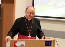 Watykański minister zdrowia w SCCS 
