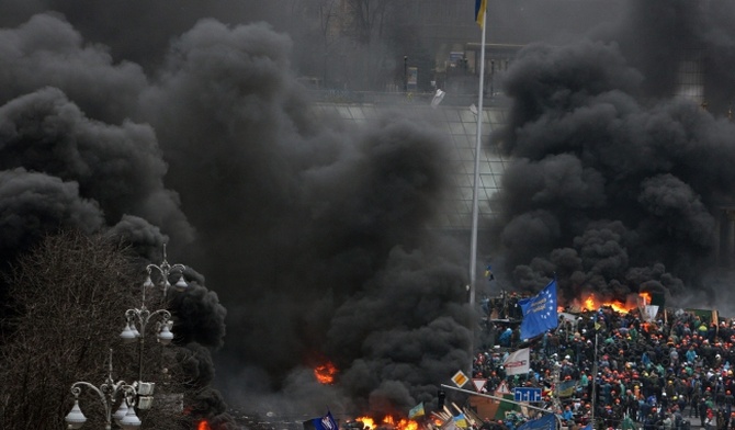 Milicjanci dostali broń z ostrą amunicją