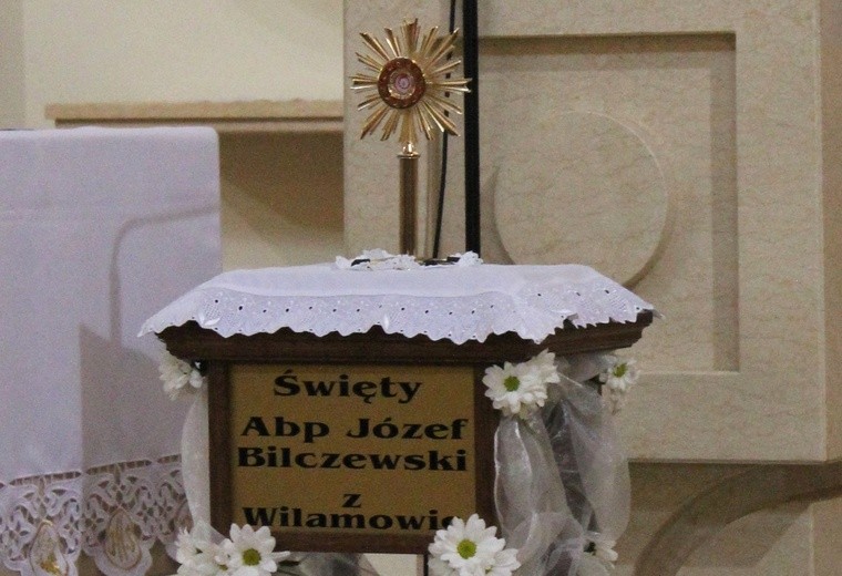 Relikwie św. Józefa Bilczewskiego (kościół NMP Królowej Świata w Bielsku-Białej Cygańskim Lesie)