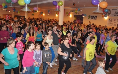 23 lutego kilkaset osób bawiło się w OSP w Bobrownikach podczas „Charytatywnej zumby dla Mikołaja”