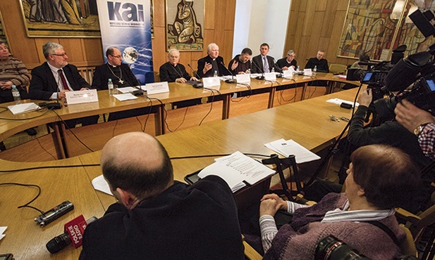 Przedstawiciele Zespołu Konferencji Episkopatu Polski ds. Bioetycznych podczas ogłoszenia stanowiska w sprawie klauzuli sumienia