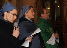 Modlitwę w intencji powolań poprowadzil ks. Bogdan Zatorski i siostry apostolinki