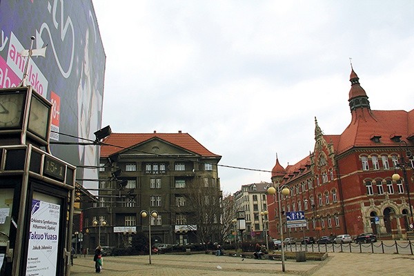   Reklama erotycznego portalu znajduje się w ścisłym centrum Katowic, w bliskim sąsiedztwie szkół