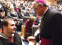  Abp Zygmunt Zimowski, przewodniczący Papieskiej Rady ds. Służby Zdrowia, na konferencji w Katowicach