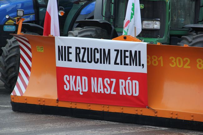 Protest rolników: Koniec z wyprzedażą polskiej ziemi