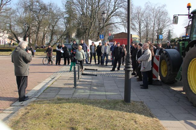 Protest rolników: Koniec z wyprzedażą polskiej ziemi