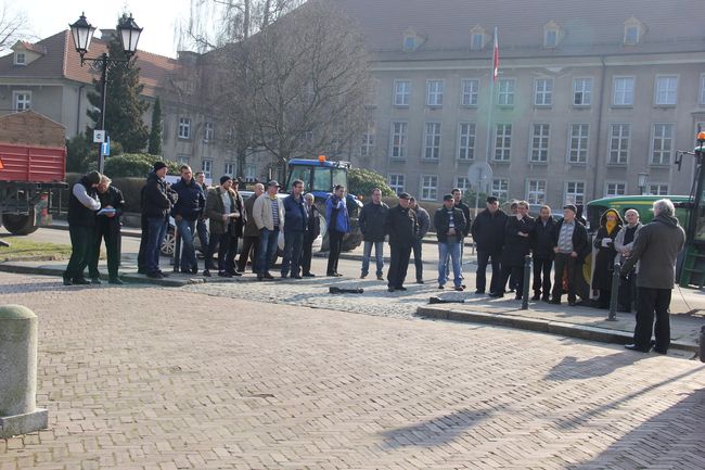 Protest rolników: Koniec z wyprzedażą polskiej ziemi