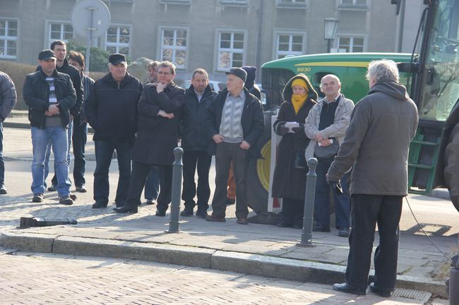 Protest rolników: Koniec z wyprzedażą polskiej ziemi